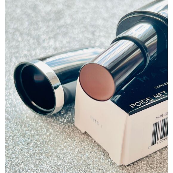 Marc Jacobs Beauty Accomplice Deep 59 Concealer & Touch-Up Stick Red Undertones - Picture 2 of 6